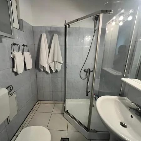 Lazy's Haven - Near Coltea Hospital Old Town Apartment *